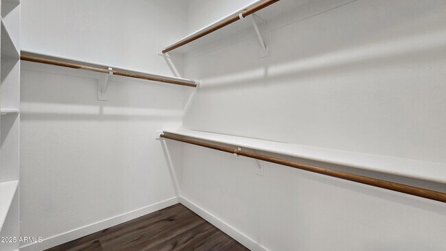 Building Photo - 2119 W Tracy Ln