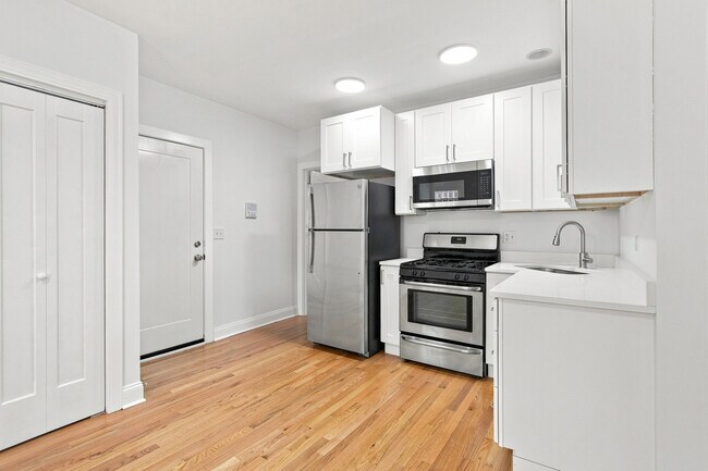 Building Photo - 3731 N Elston Ave