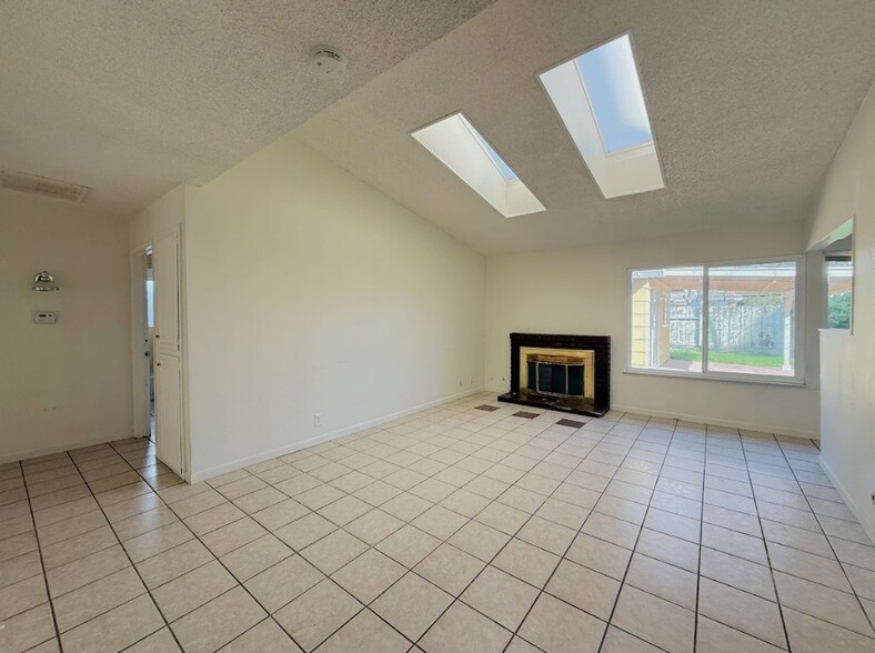 Building Photo - 455 Columbia Ave