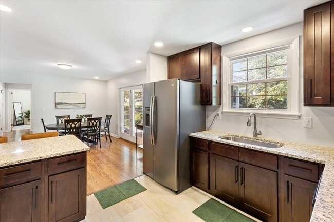 Building Photo - 209 Hazelwood Dr