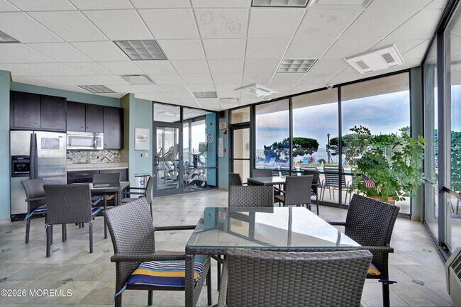 Building Photo - 525 Ocean Blvd
