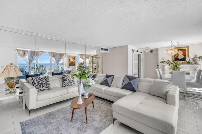 Building Photo - 2030 S Ocean Dr
