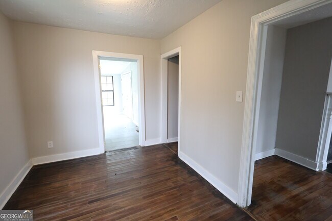 Building Photo - 829 Matheson Rd