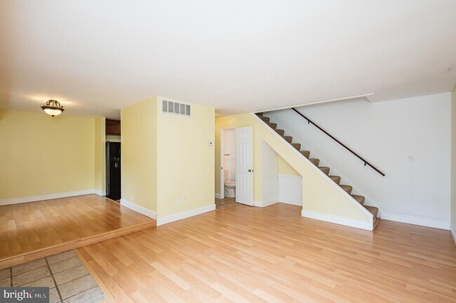 Building Photo - 483 Moores Mill Rd