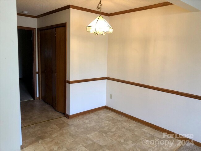 Building Photo - 119 Hillcrest Dr