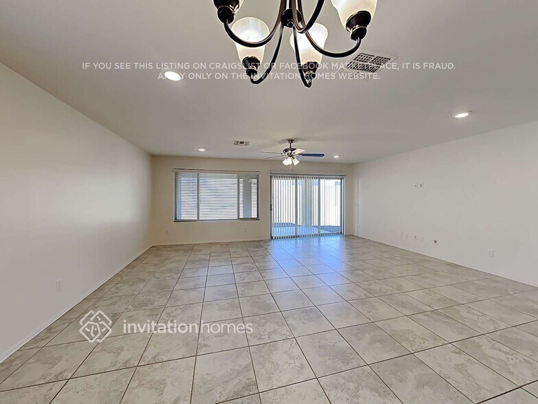 Building Photo - 17144 W Pinnacle Vista Dr