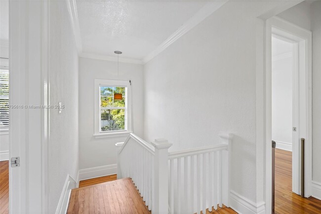 Building Photo - 1432 SW 11th St