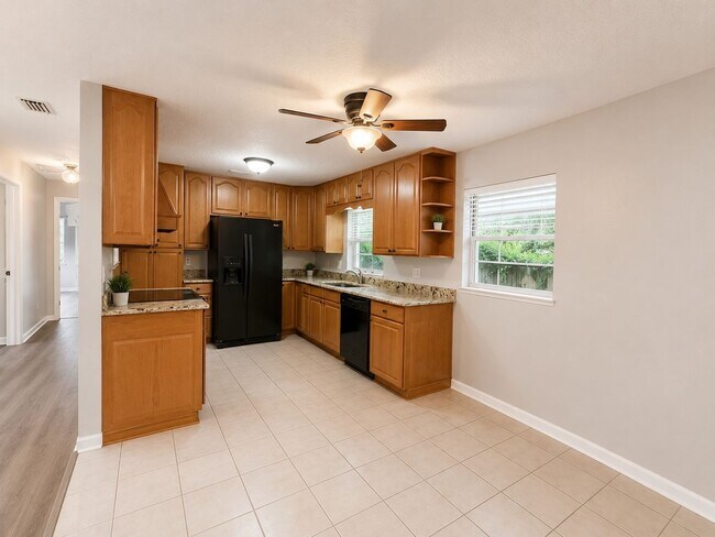 Building Photo - Adorable 2 bedroom 1 bath home with flex space in Lake Mary!