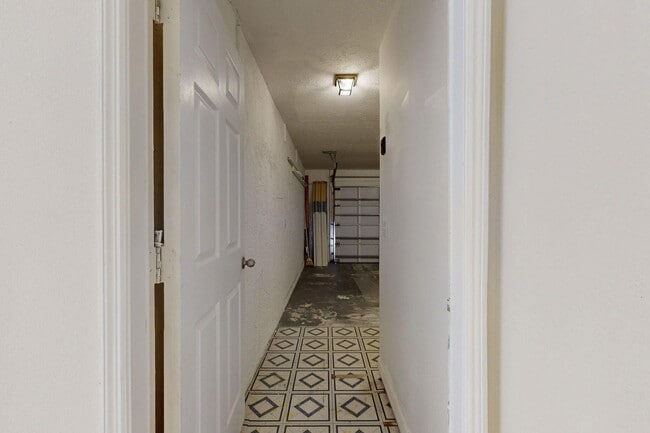 Building Photo - 967 SE Browning Ave