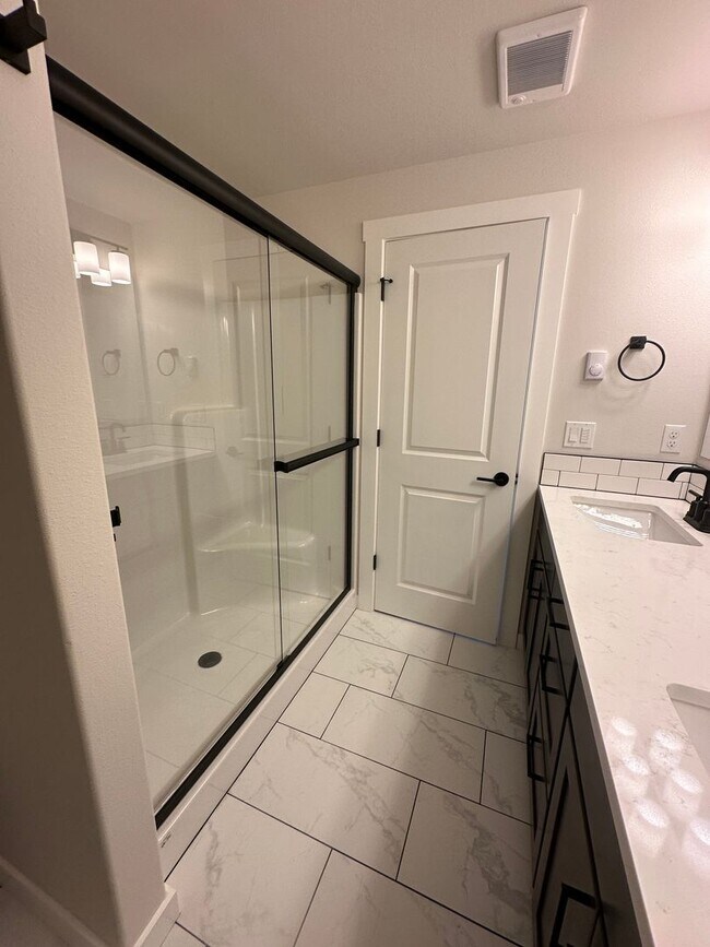 Building Photo - Brand New 2 Bedroom Duplex in SW Redmond