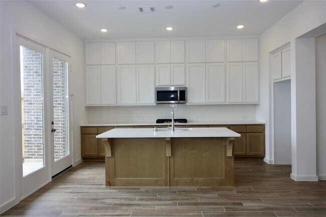 Building Photo - 6527 Scarlet Pond Ln