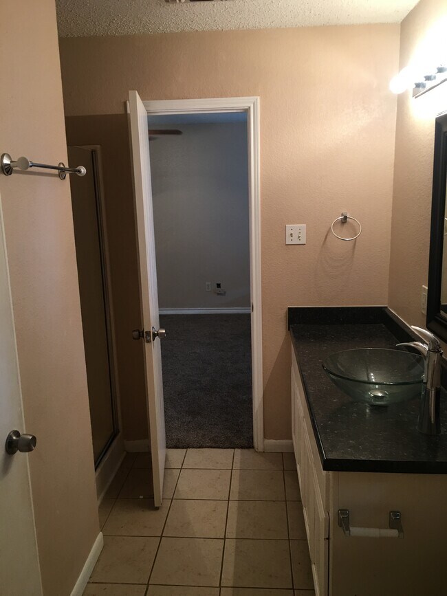 Master bath - 5611 Northstar Ln