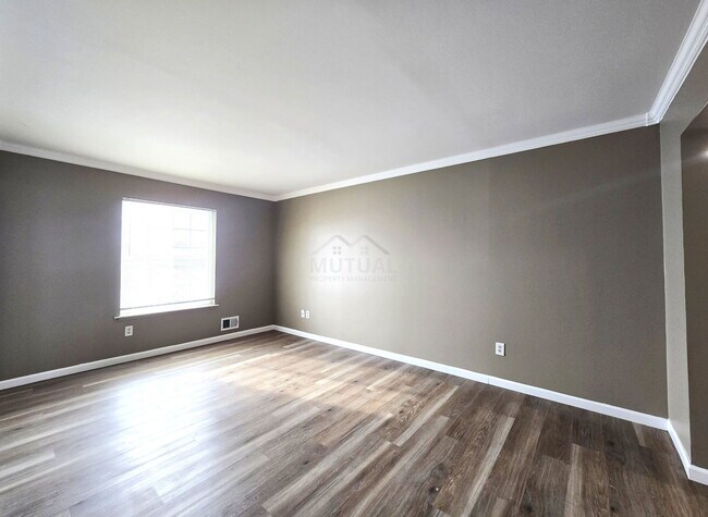 Building Photo - 30240 Southfield Rd