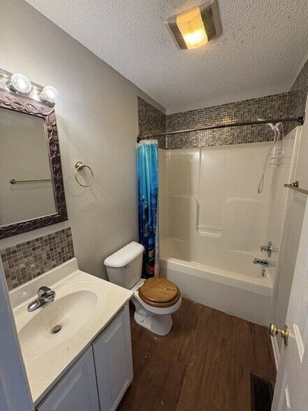 Building Photo - 2502 Bluff View Ct