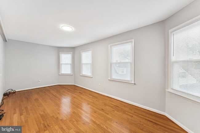 Building Photo - 3409 Southern Ave SE