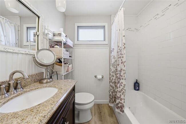 Building Photo - 226 Tacoma Ave