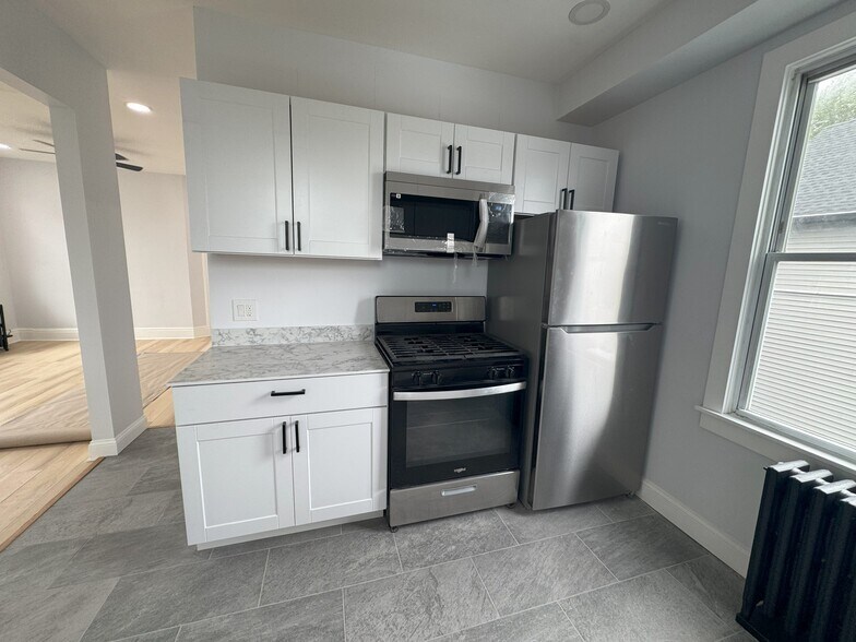 Building Photo - 273 Maple Ave