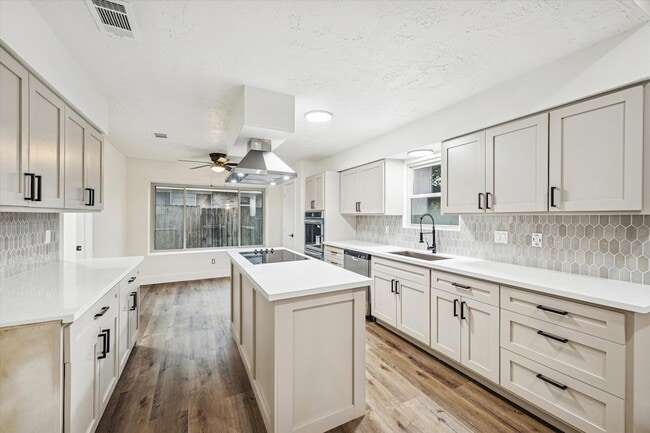 Building Photo - 3623 Acorn Way Ln