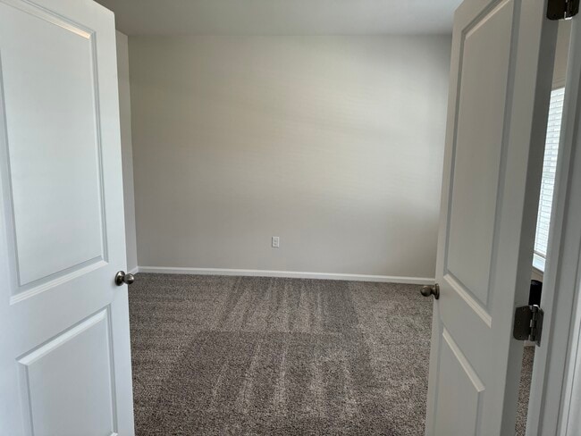 Building Photo - 15 Warwick Ct