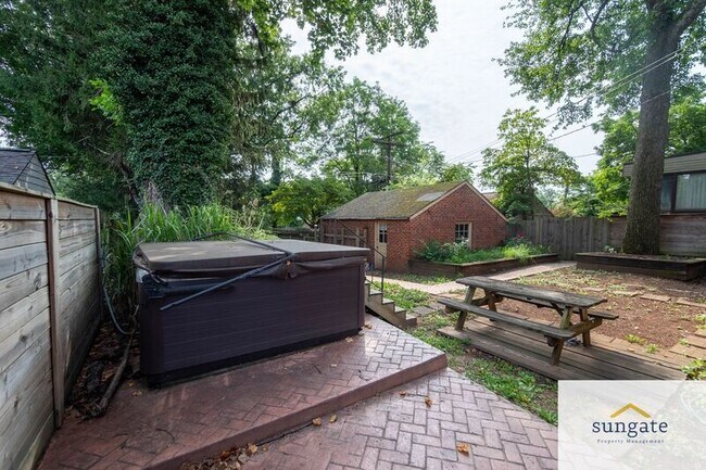 Building Photo - 7023 Deerfield Rd