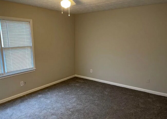 Building Photo - 2 bed 2.5 bath in Stockbridge! ***Get 50% Off Your First Month!***