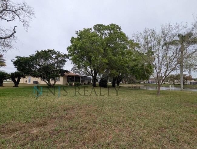 Building Photo - 55+ Community: 2/2/2 1605sqft lakefront co...