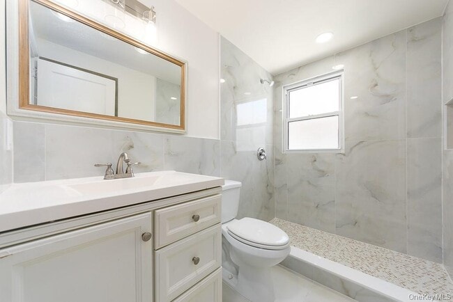 Building Photo - 353 W Jamaica Ave