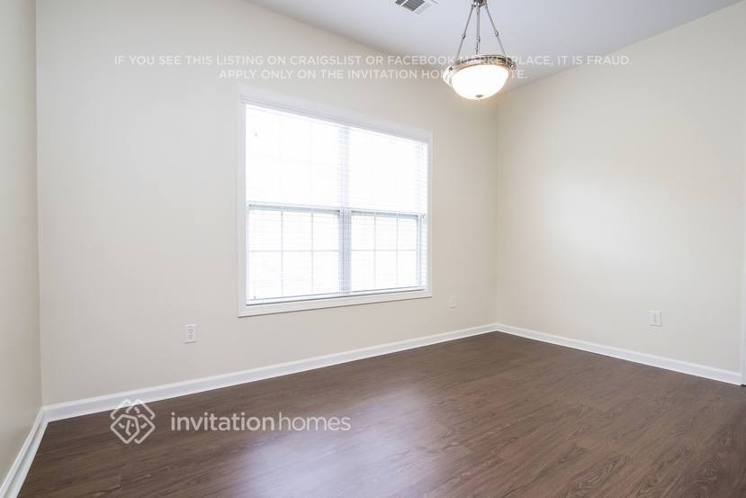 Building Photo - 372 Kyles Cir