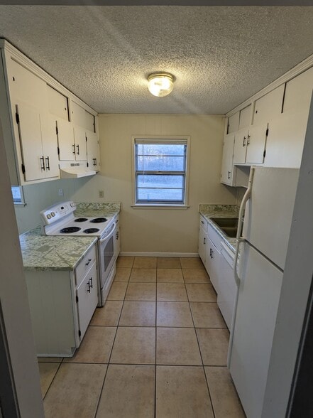Kitchen - 416 Thacker Loop