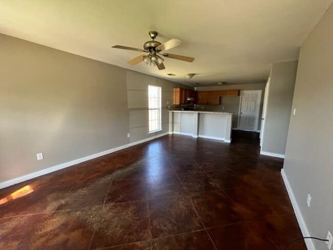 Building Photo - 404 Bruce Street