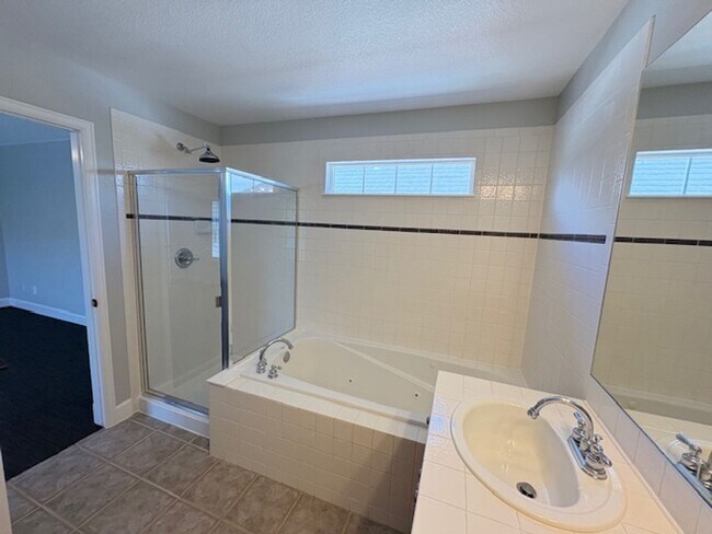 Building Photo - Wow - Lowry Stunner!  4 bed, 3.5 Bath, Fin...