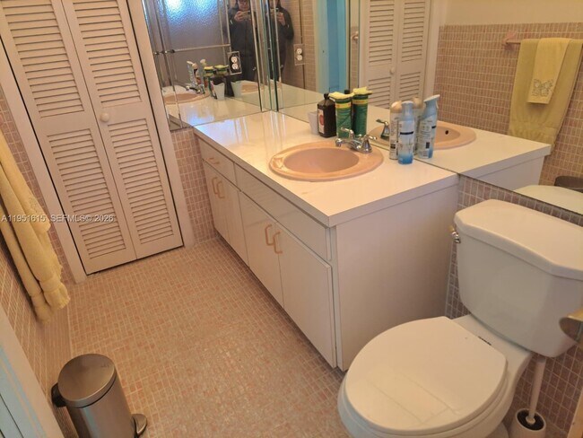 Building Photo - 330 SE 2nd St