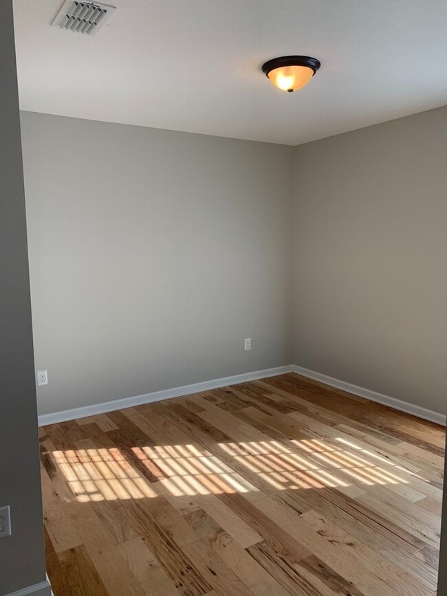 Building Photo - Adorable Tullahoma Home!