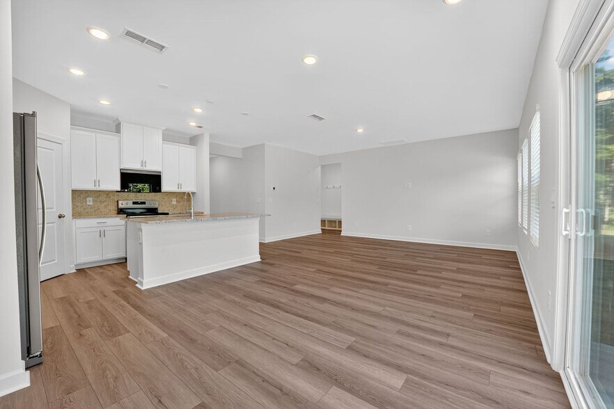 Building Photo - 2143 Rolling Hls Ct