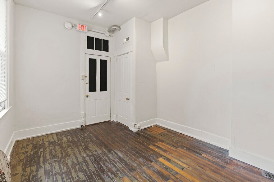 Building Photo - 814 Elm St