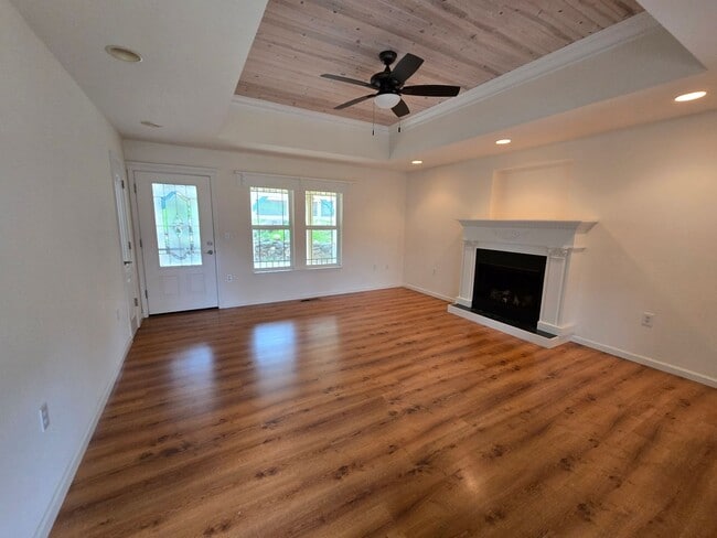 Building Photo - Cute 2 Bedroom House with Lovely Pond and Wooded View