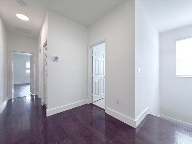 Building Photo - 10423 NW 70th Ln