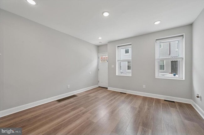 Building Photo - 447 Durfor St
