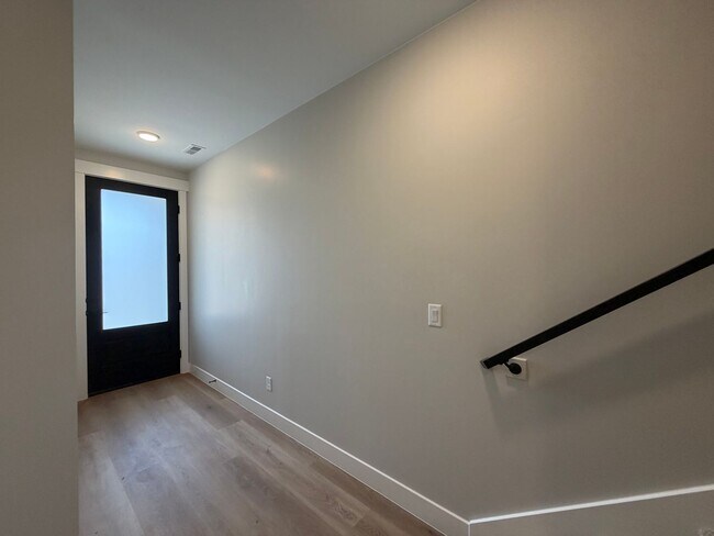 Building Photo - 618 Hemsworth Ln