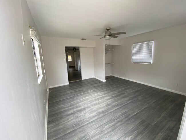 Building Photo - 506 N Broadway