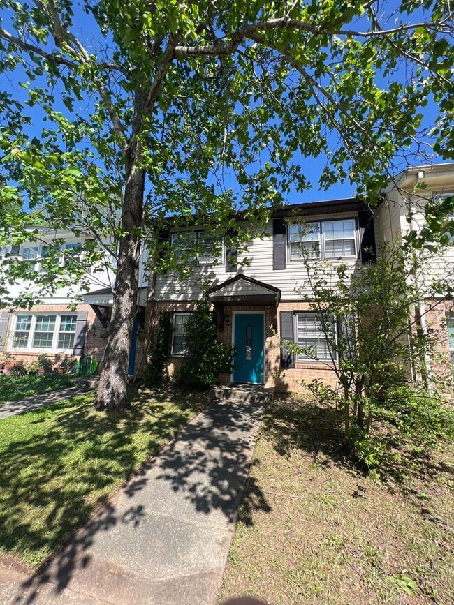 Building Photo - Oak Meadow Townhome