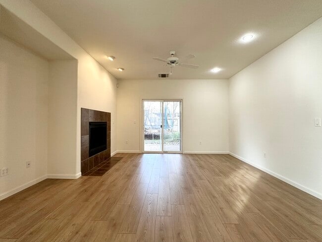 Building Photo - Spacious 3 bedroom 2 bath home in Rancho Cordova!!