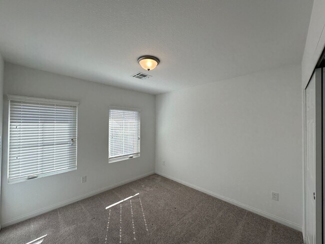 Building Photo - Robindale & Westwind