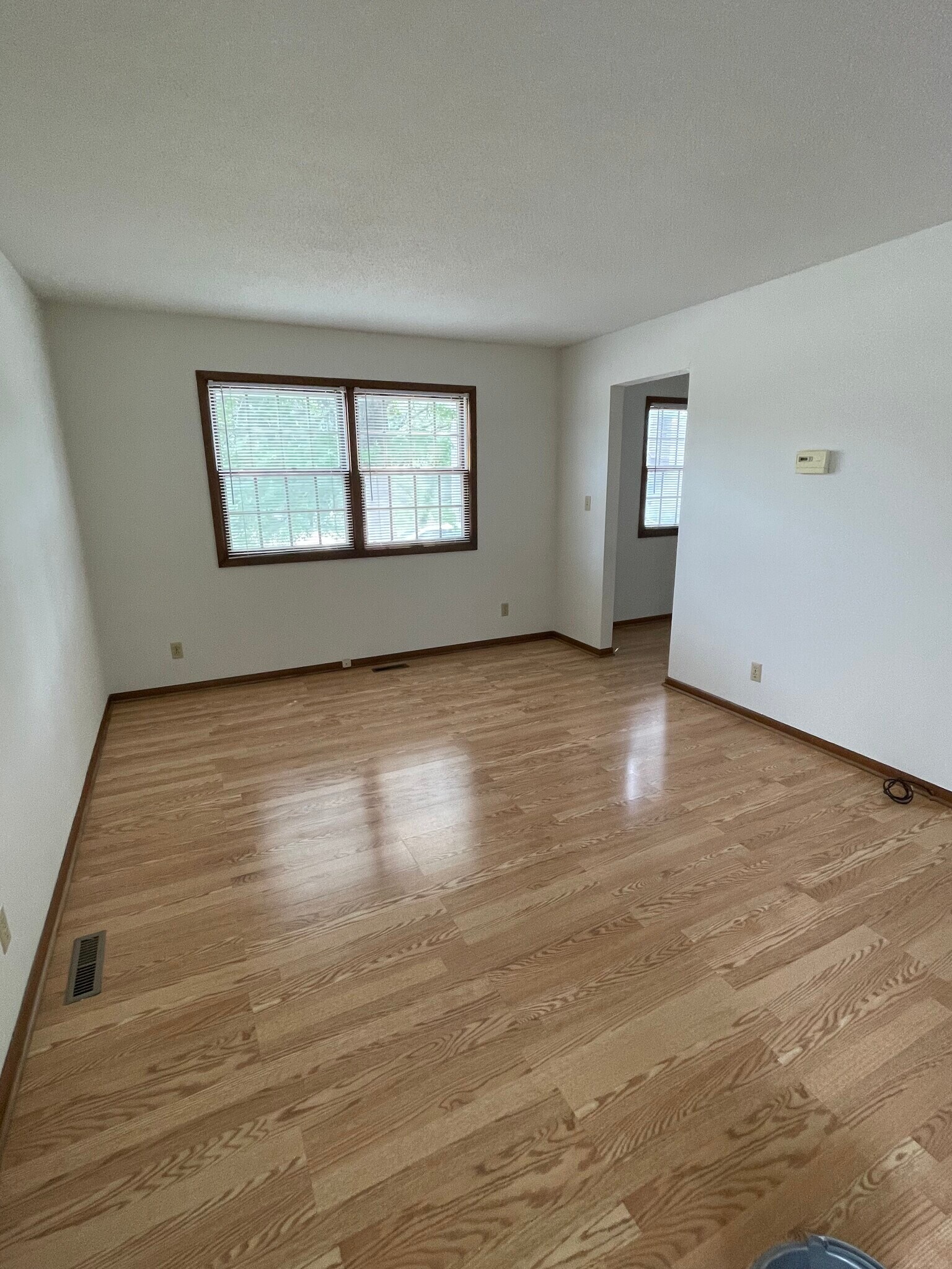 Living Room - 103 W Golf Ave