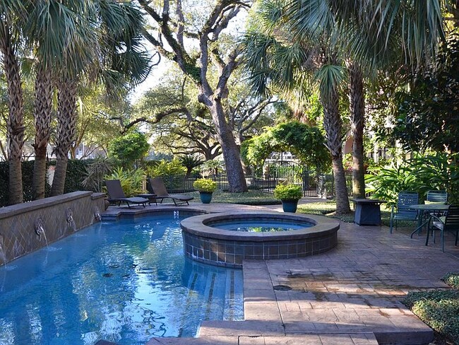 Swimming Pool, Heated Jacuzzi - 2700 Albany St