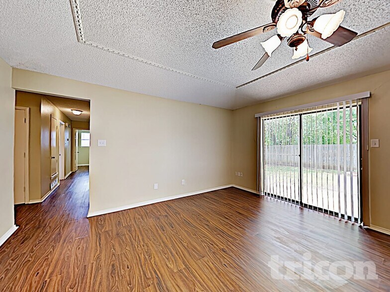 Building Photo - 773 Parkview Dr