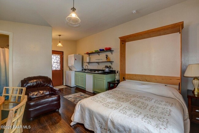 Building Photo - 502 Western Ave