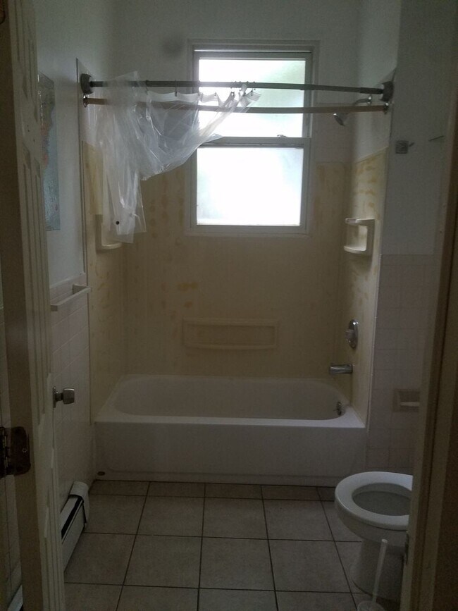 Building Photo - 168 Hamilton St