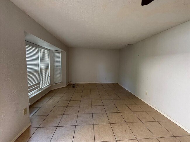 Building Photo - 3858 Willow Springs Ln