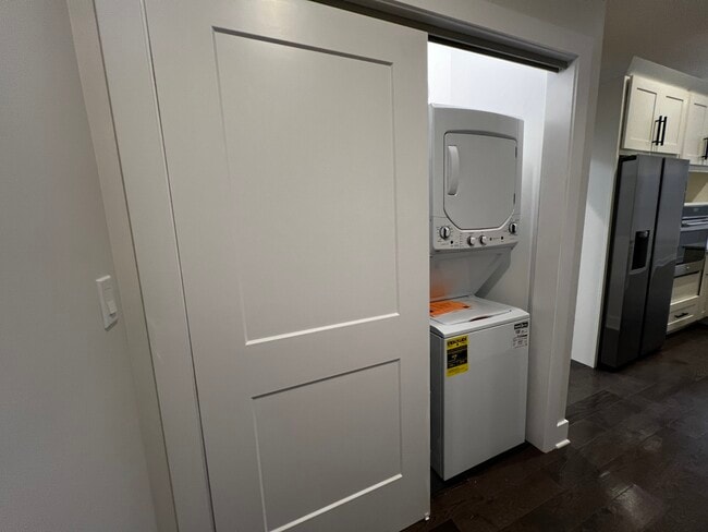 Building Photo - 4819 Main St